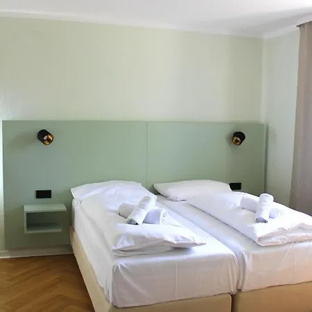 Hotel Autobahn Ost 3*