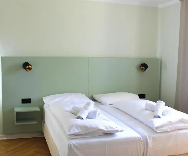 Hotell Autobahn Ost 3*