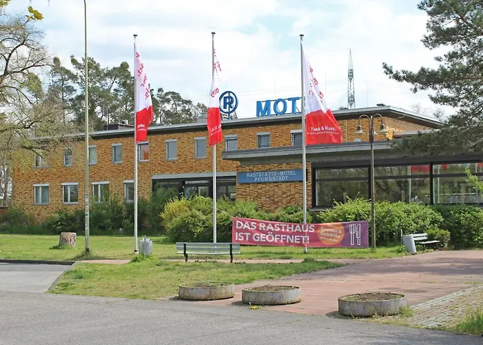 Hotell Autobahn Ost 3*